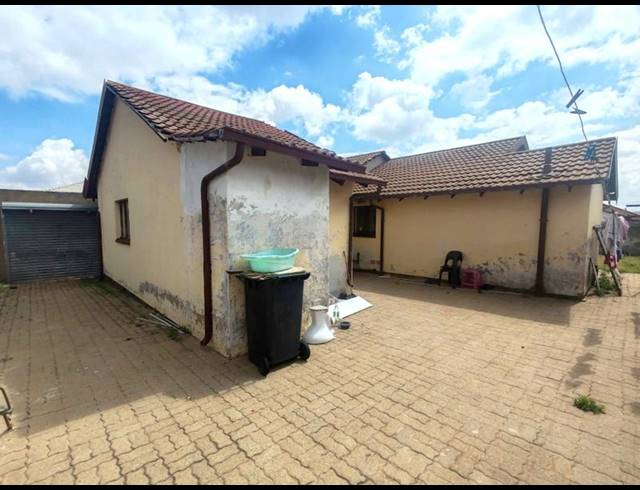 3 BEDROOM HOUSE FOR SALE IN KAGISO